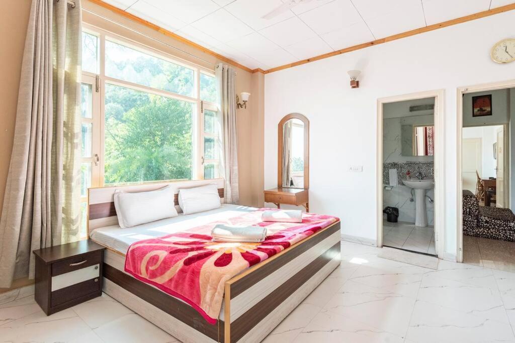 Kasauli Edge Apt With Balcony מראה חיצוני תמונה