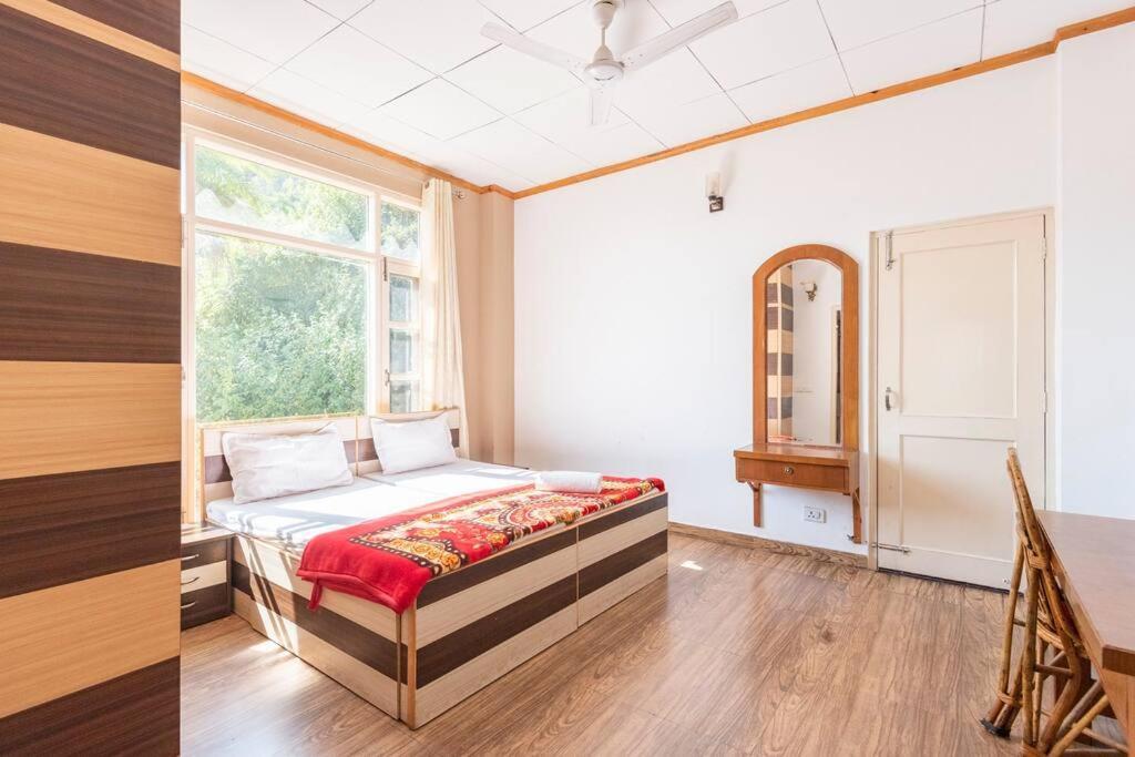 Kasauli Edge Apt With Balcony מראה חיצוני תמונה