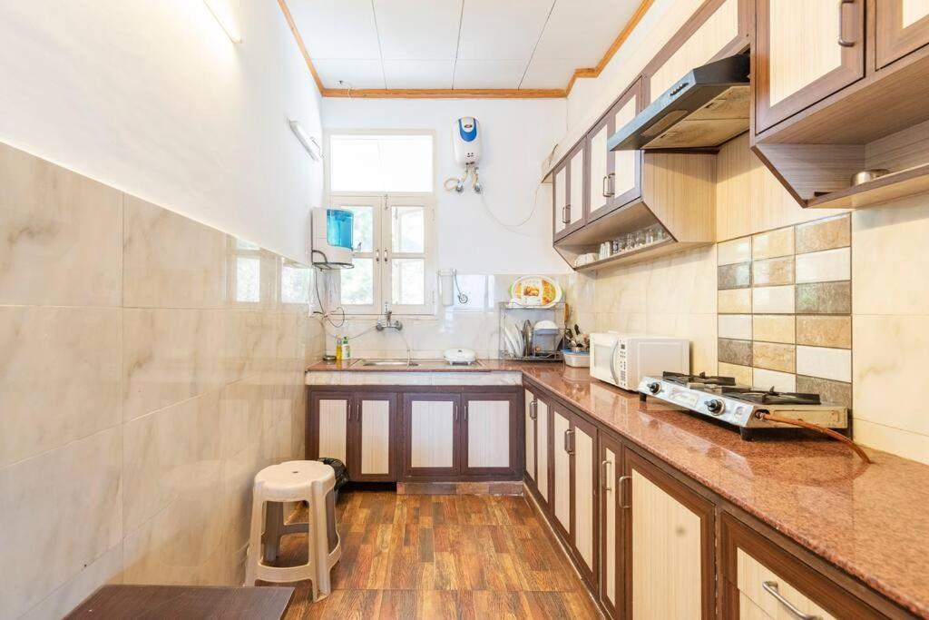Kasauli Edge Apt With Balcony מראה חיצוני תמונה